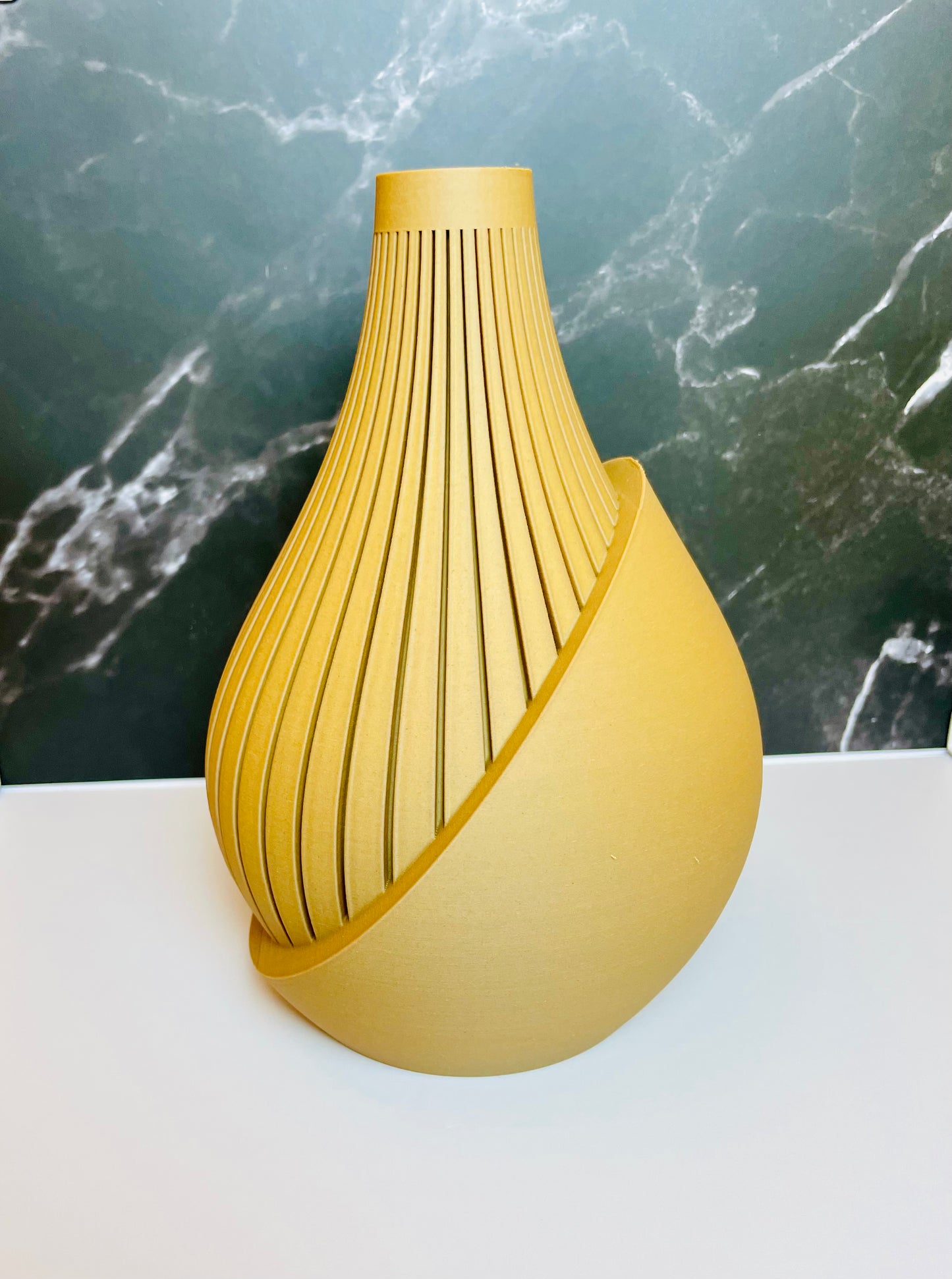 Yovi Vase – Modern 3D-Printed Decorative Vase for Elegant Spaces