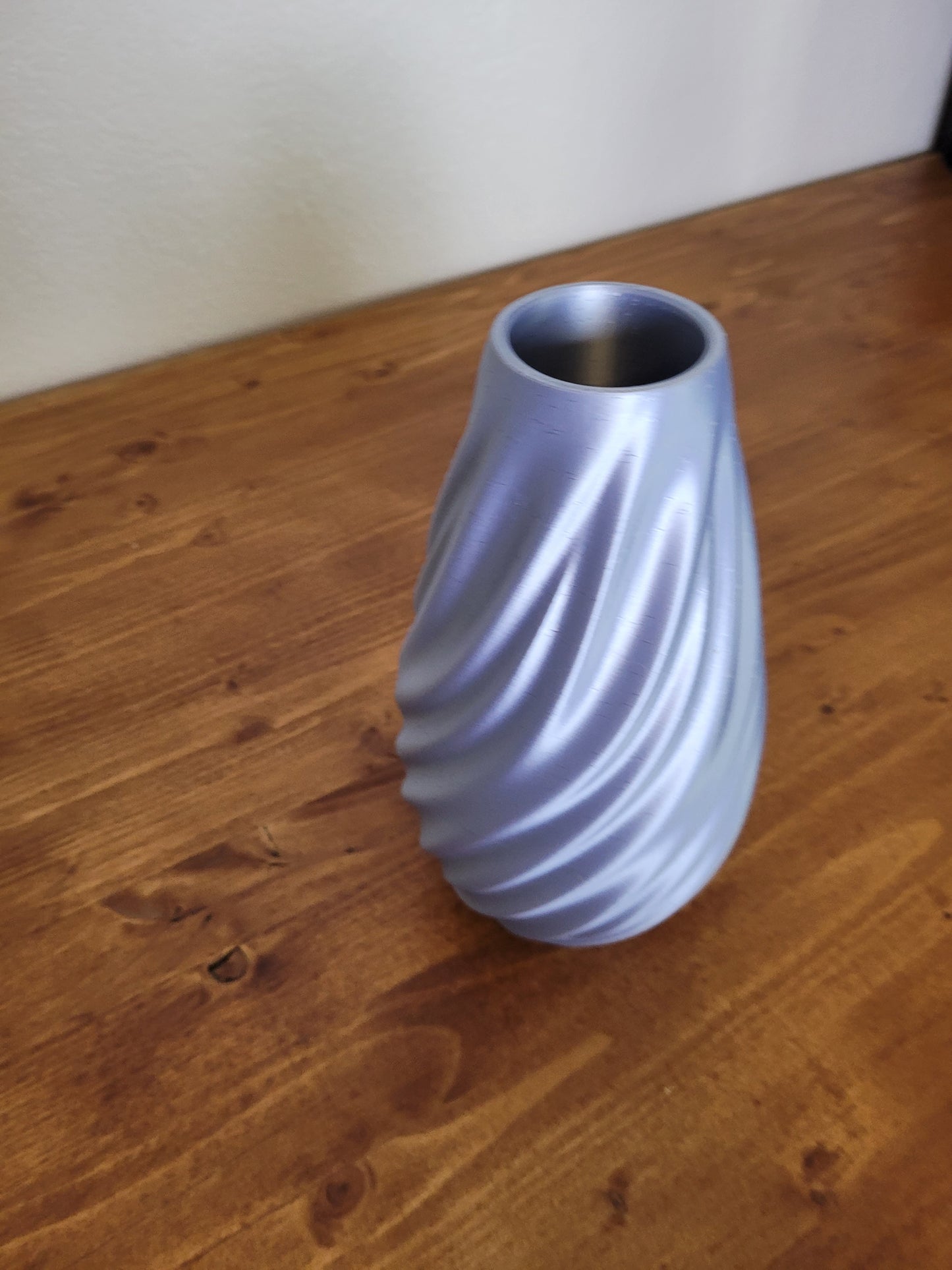 Wave Vase – Flowing Elegance for Your Space