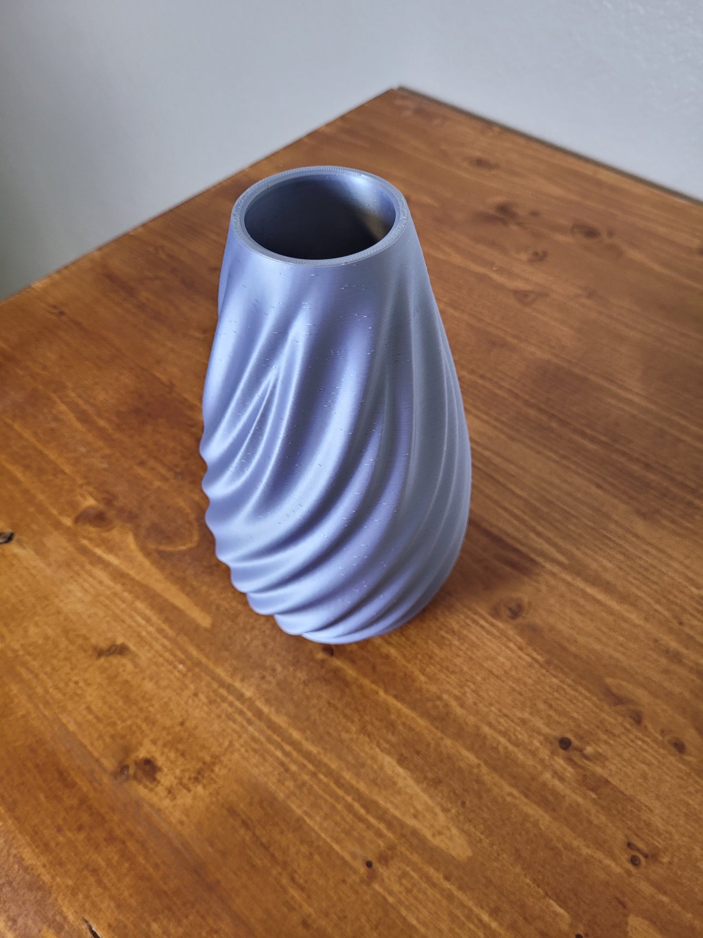 Wave Vase – Flowing Elegance for Your Space