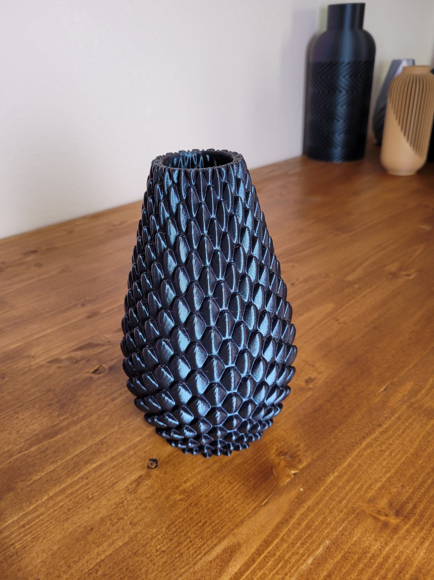 Dragonscale Elegance Vase – A Mythical Masterpiece for Your Space