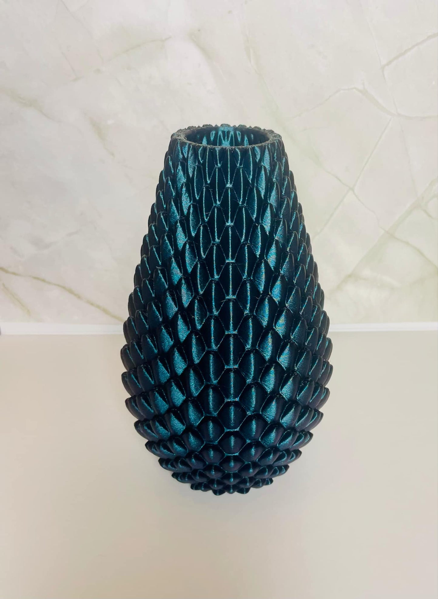 Dragonscale Elegance Vase – A Mythical Masterpiece for Your Space