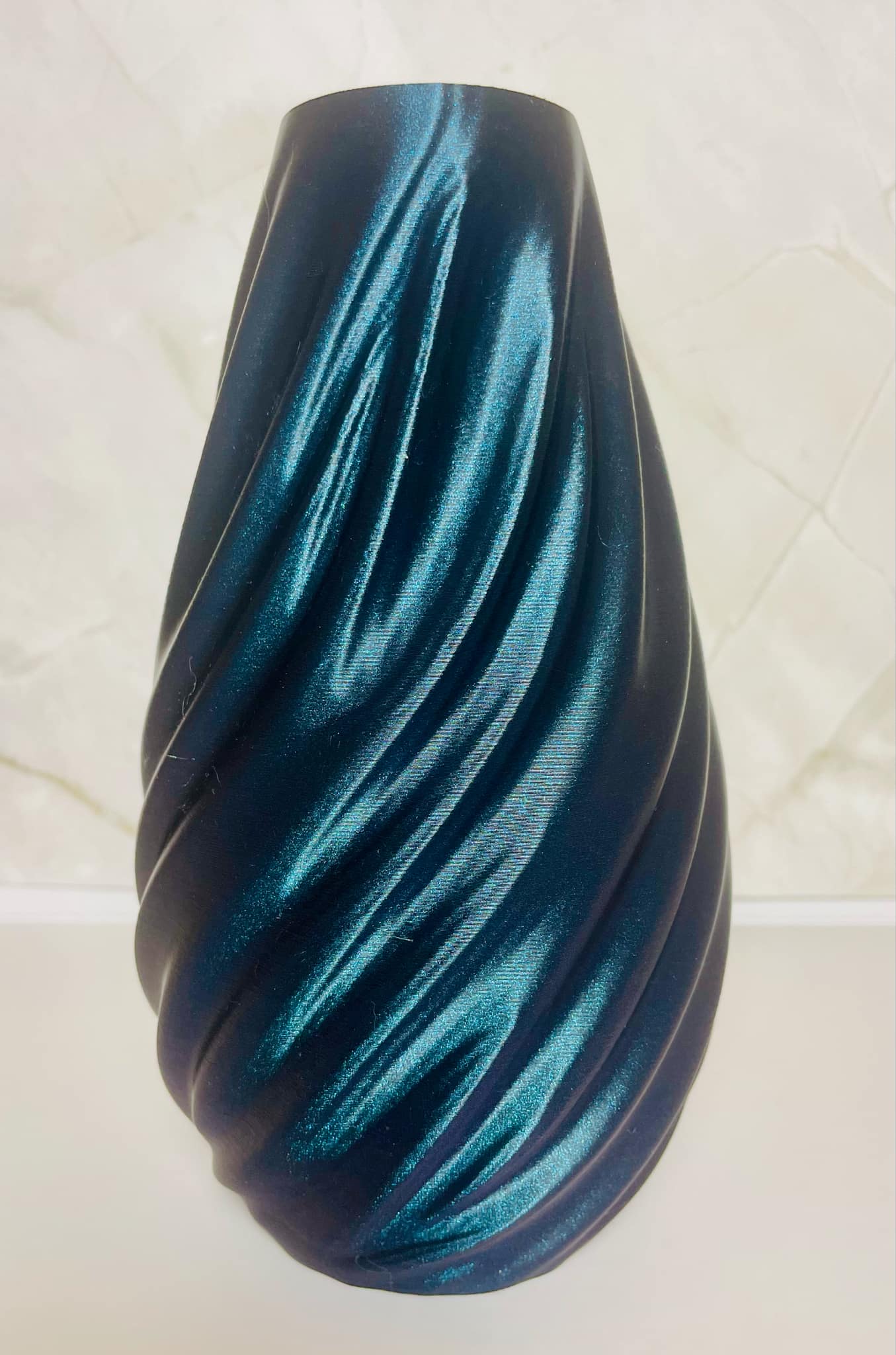 Wave Vase – Flowing Elegance for Your Space