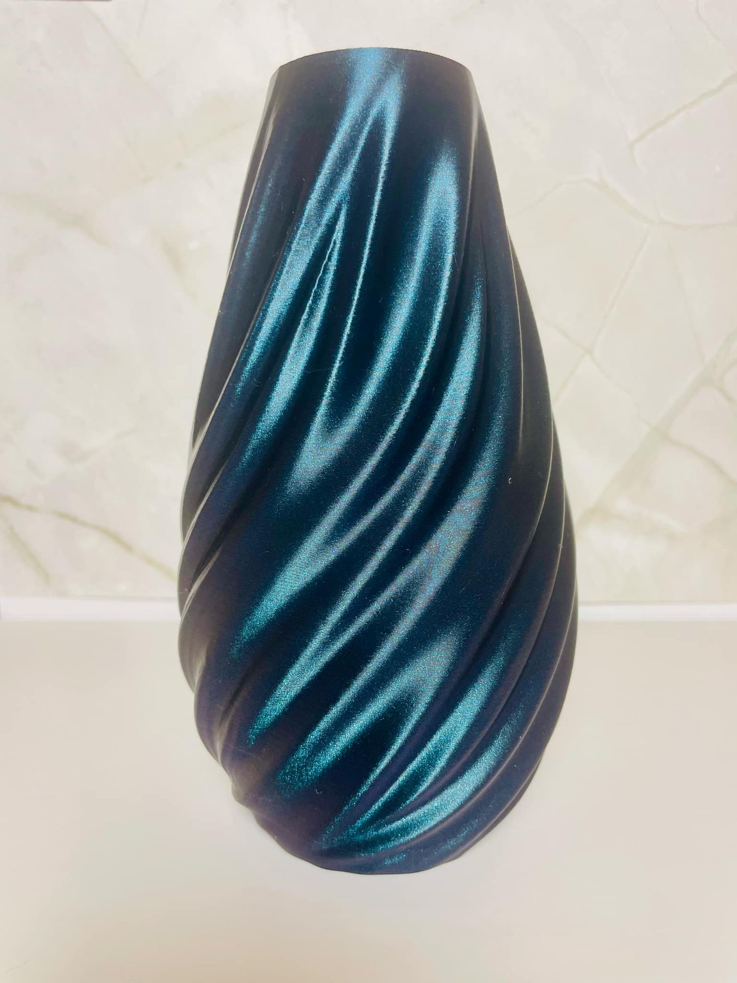 Wave Vase – Flowing Elegance for Your Space