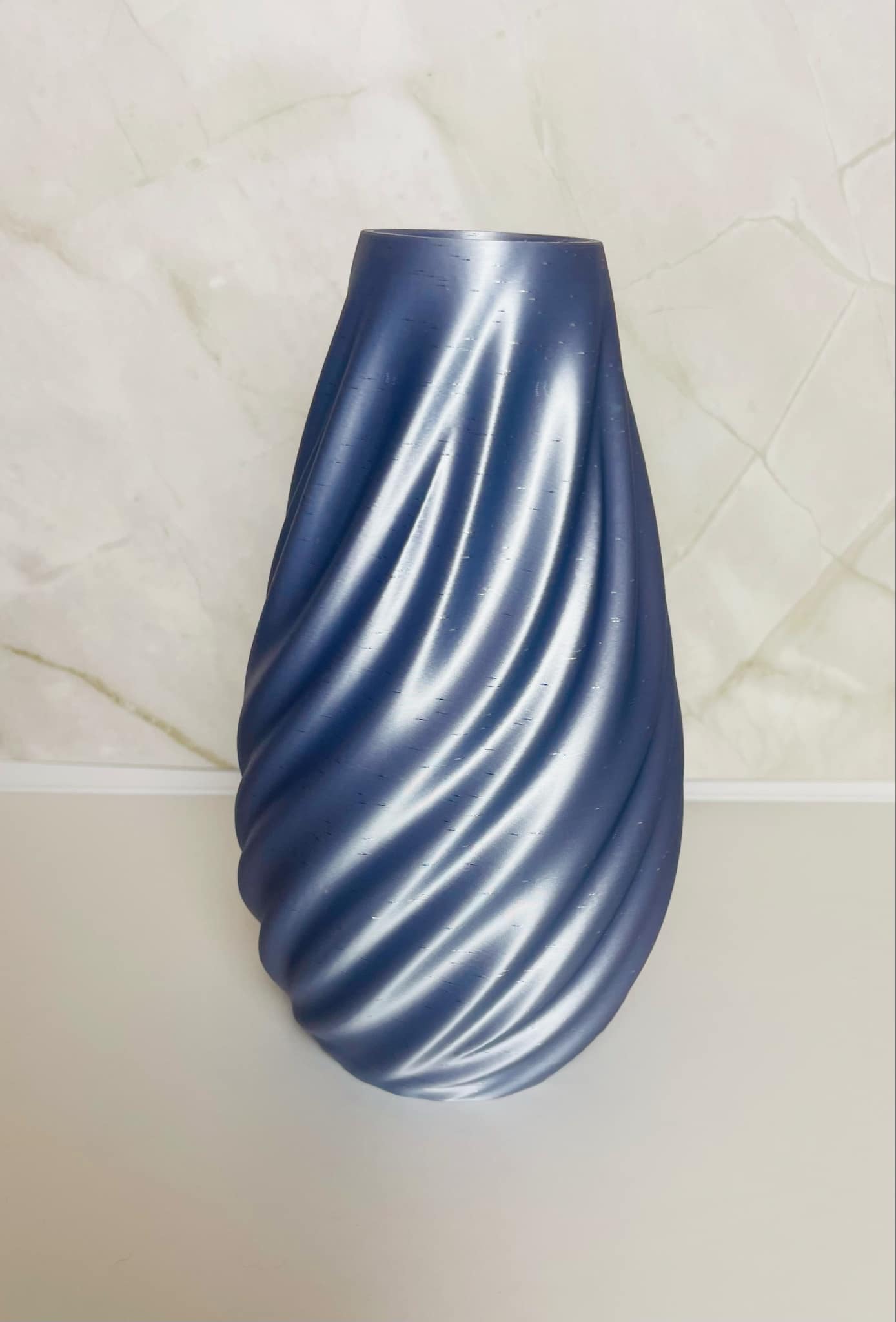 Wave Vase – Flowing Elegance for Your Space