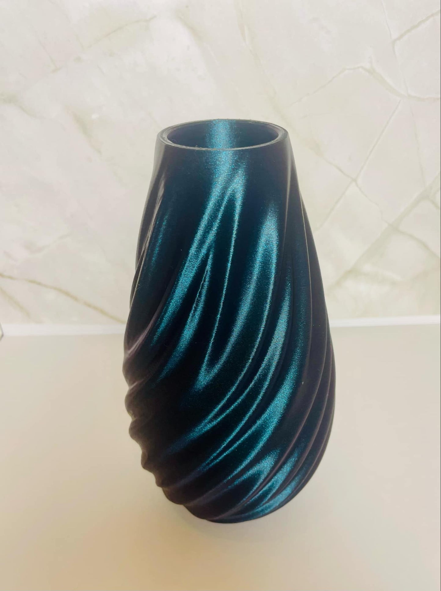 Wave Vase – Flowing Elegance for Your Space