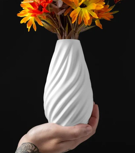 Wave Vase – Flowing Elegance for Your Space