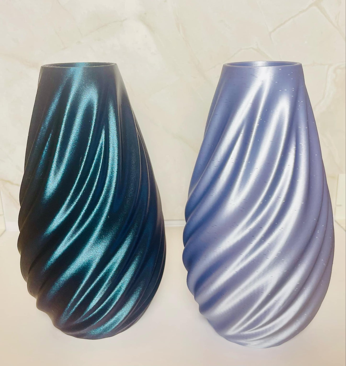 Wave Vase – Flowing Elegance for Your Space